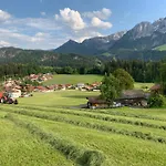 Biobauernhof Und Riederbauer Lantgård *